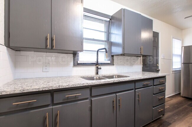 Building Photo - 3205 S Waco Ave