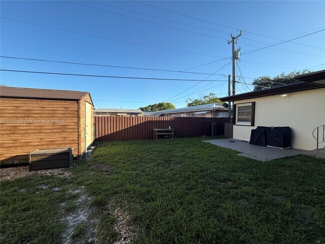 Building Photo - 1311 N 19th Ave