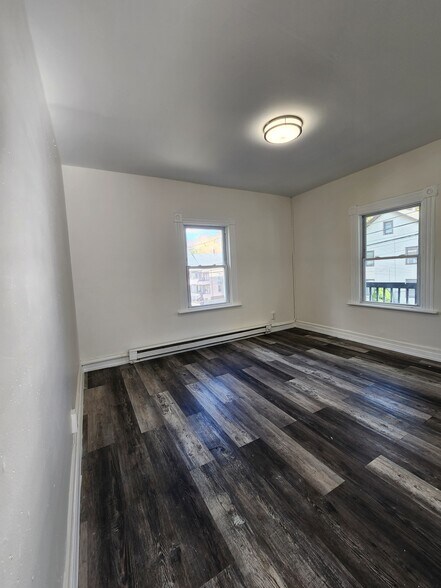 Building Photo - 135 Willow St