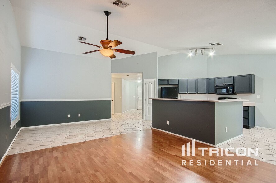 Building Photo - 1271 S Crossbow Pl