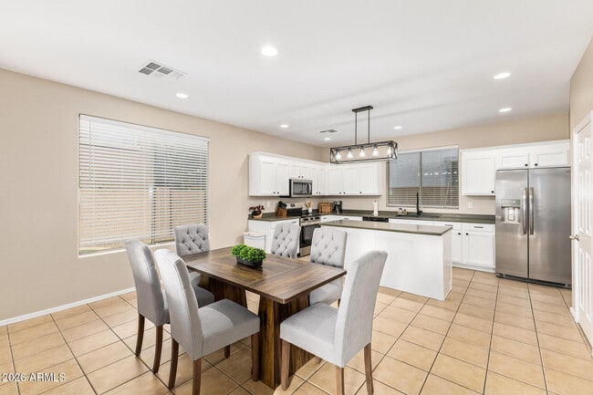 Building Photo - 3143 S Southwind Dr