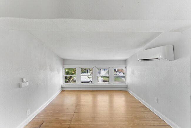 Building Photo - 2927 Dempster St NE