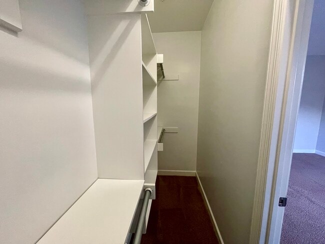 Building Photo - 1047 McKenna Dr