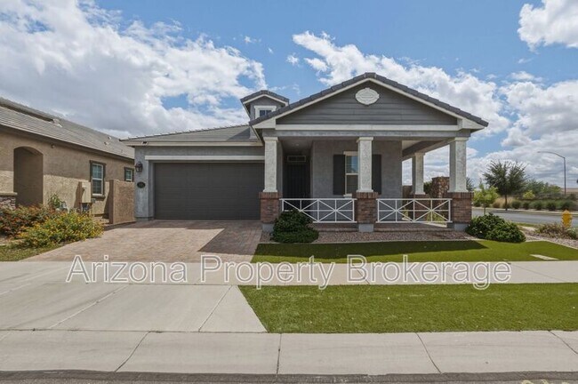 Building Photo - 2747 S Wildrose