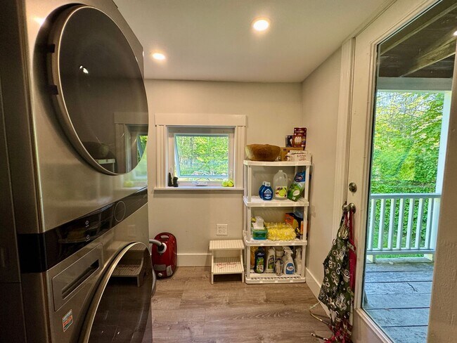 Building Photo - $3,900 - 3BD/2BA Single Family Home - Falmouth w/ Heated 2-Car Garage, W/D & Large Backyard! Avai...