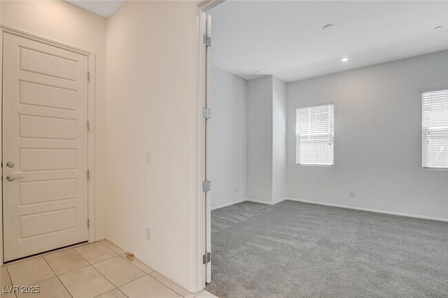 Building Photo - 10924 Chipotle Ave