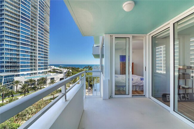 Building Photo - 400 South Pointe Dr