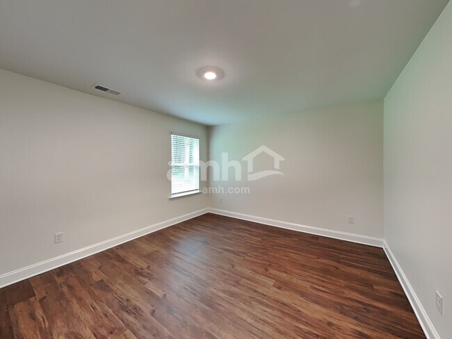 Building Photo - 639 Rivermist Dr