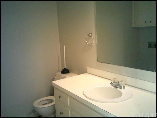 Building Photo - 1805 Sanford Dr