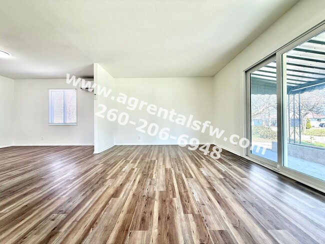 Building Photo - 3 Bedroom House