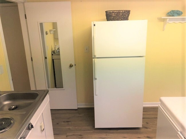 Building Photo - 663 Essex St