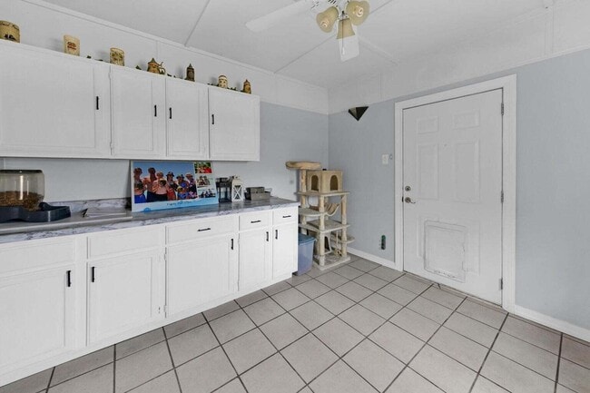 Building Photo - 2216 Calle De Pizzaro