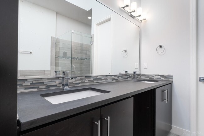 Building Photo - 2110 Crocker St