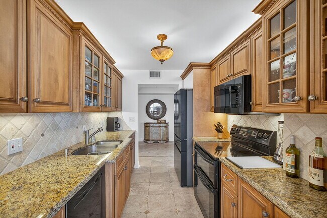 Building Photo - 5550 N Ocean Dr