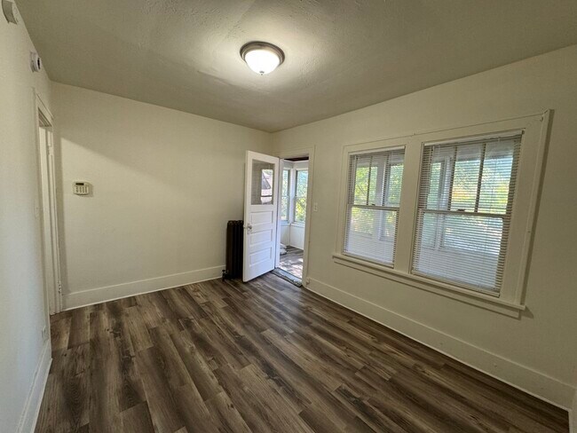 Building Photo - 159 N 4th St