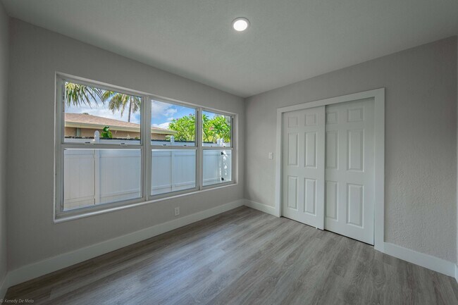 Building Photo - 1405 NW 7th Terrace