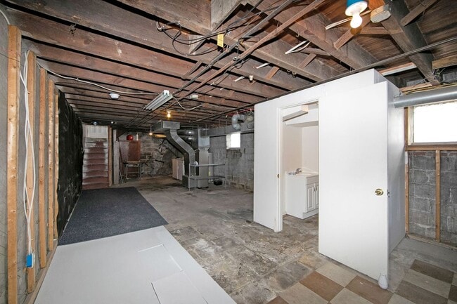 Building Photo - 3403 River Rd