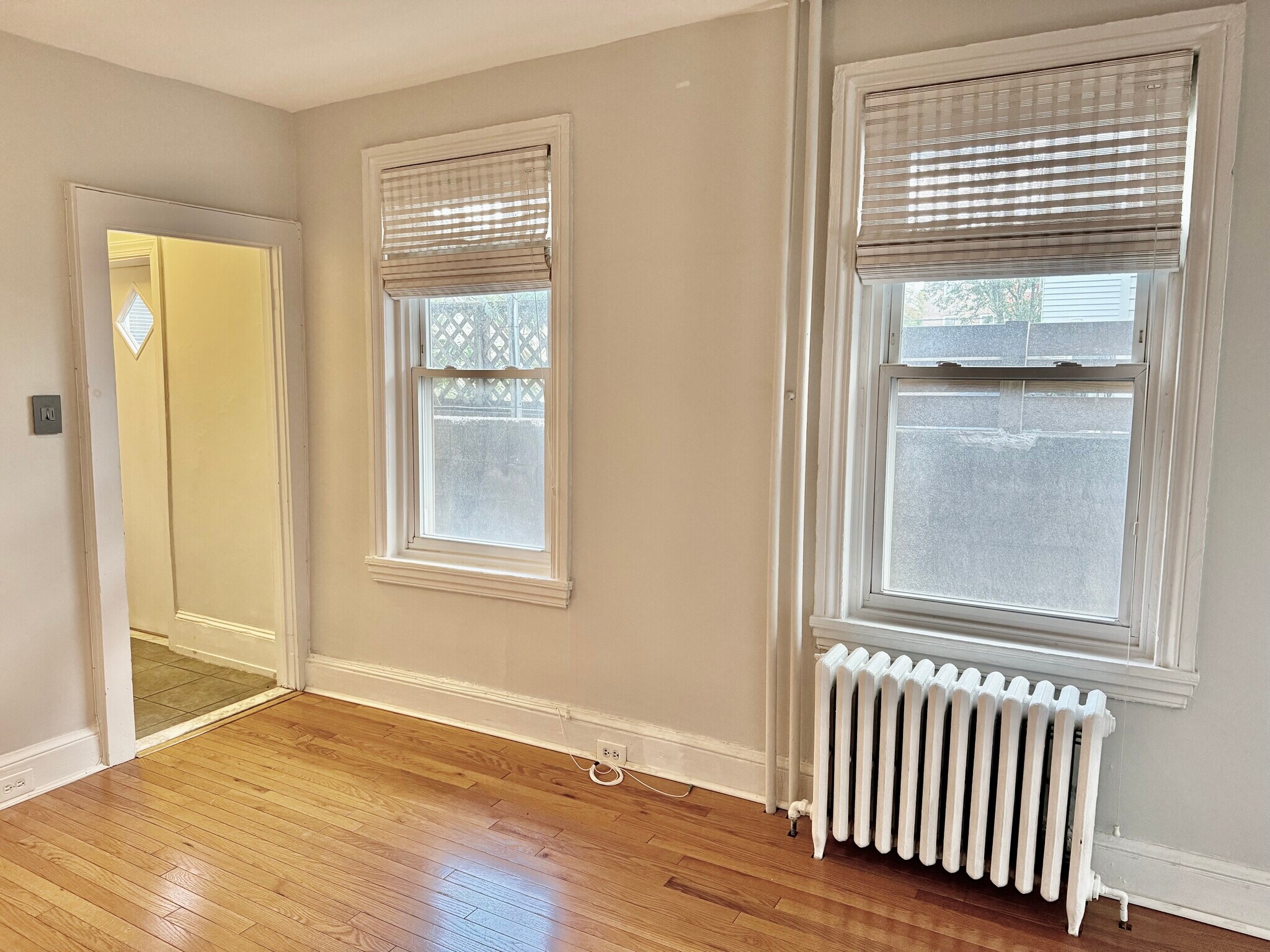 Building Photo - 302 Dickinson St