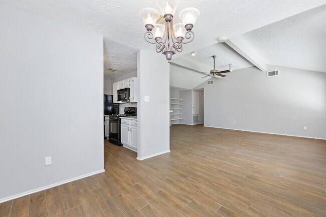 Building Photo - 1534 Vickery Dr