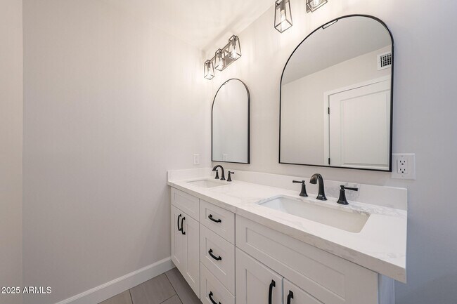 Building Photo - 11202 N 43rd Dr