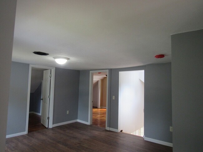 Building Photo - 27 Maple St