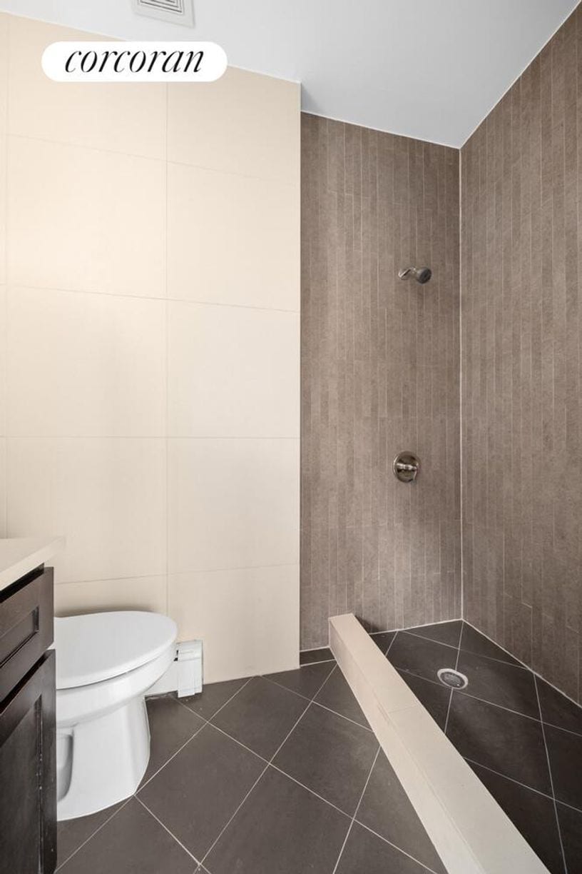 Building Photo - 762 Hancock St