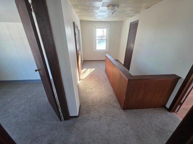 Building Photo - 19 Lakeview Ave