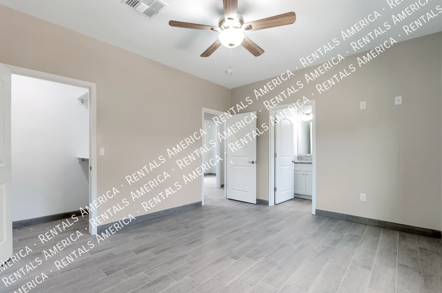 Building Photo - 820 E 35th St