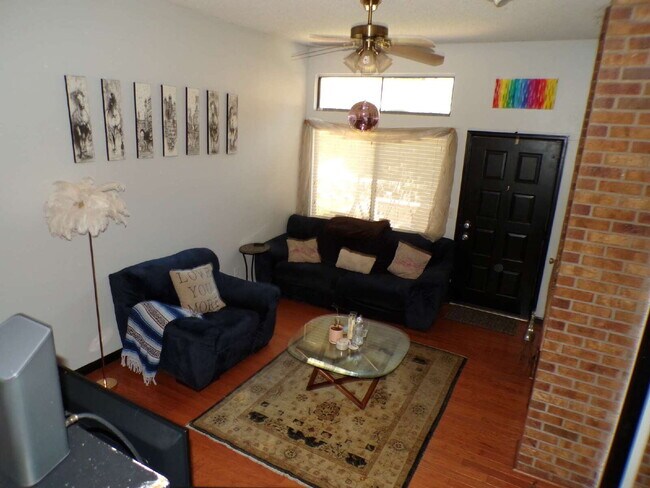 Building Photo - Wind Stream Condos - 3 Bedroom - 2 bathroo...