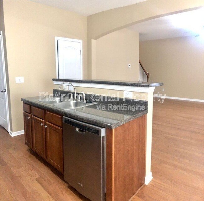 Building Photo - 6583 Silk Tree Pointe