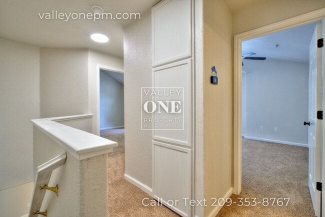 Building Photo - Rare vacancy opportunity in Turlock's finest and most desirable townhome complex!