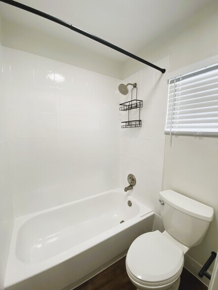 Building Photo - 9345 Green Meadows Way