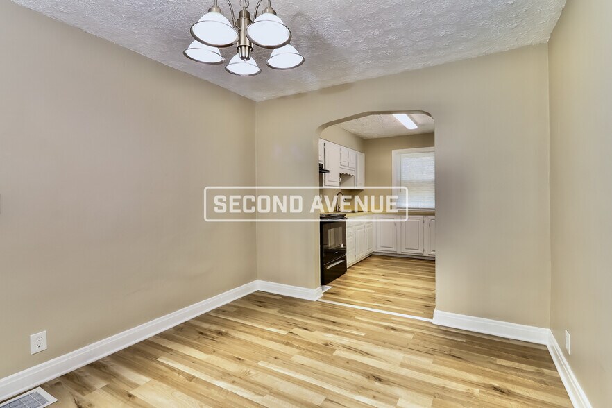 Building Photo - 651 S 37th St