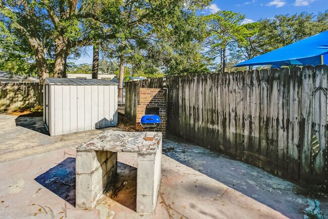 Building Photo - 6 Ruffin Cir