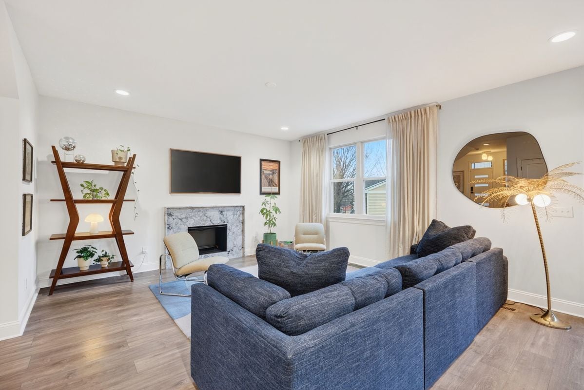 Building Photo - 927 Ramseur St