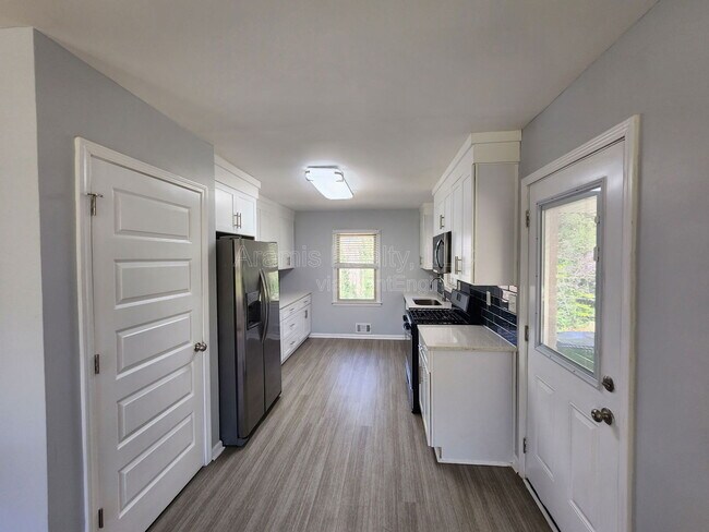 Building Photo - 1750 Boulderview Dr SE