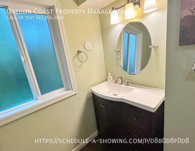 Building Photo - 3251 SE Dune Ave