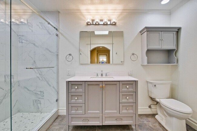 Building Photo - Turnkey Home with Natural Light & Upgrades...