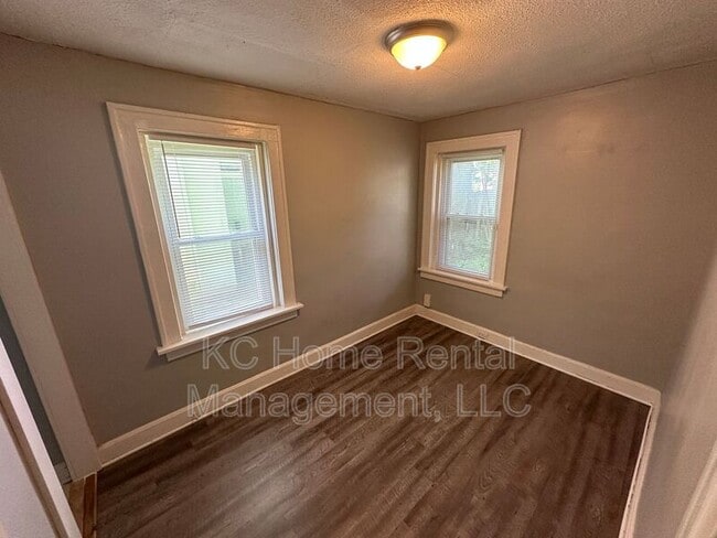 Building Photo - 1114 W 41st Terrace