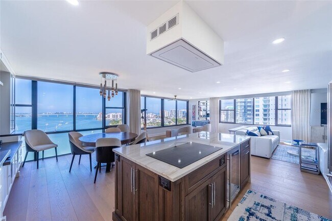 Building Photo - 770 S Palm Ave