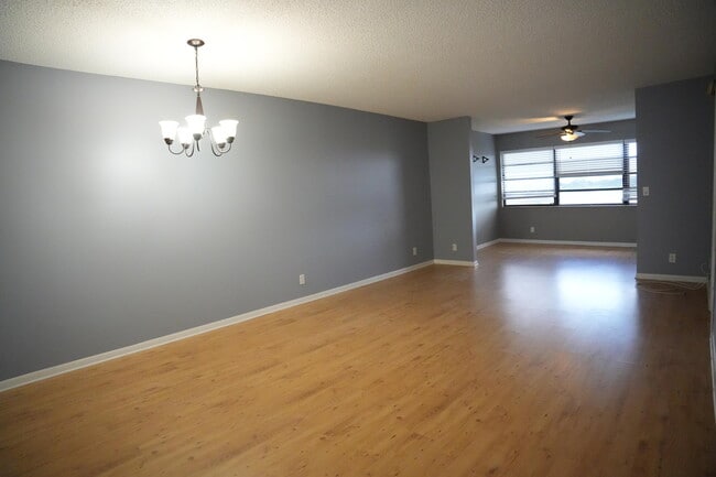 Building Photo - 4640 Lucerne Lakes Blvd W