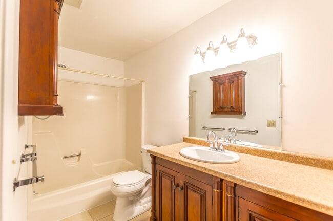 Building Photo - 8 Northbrook Dr