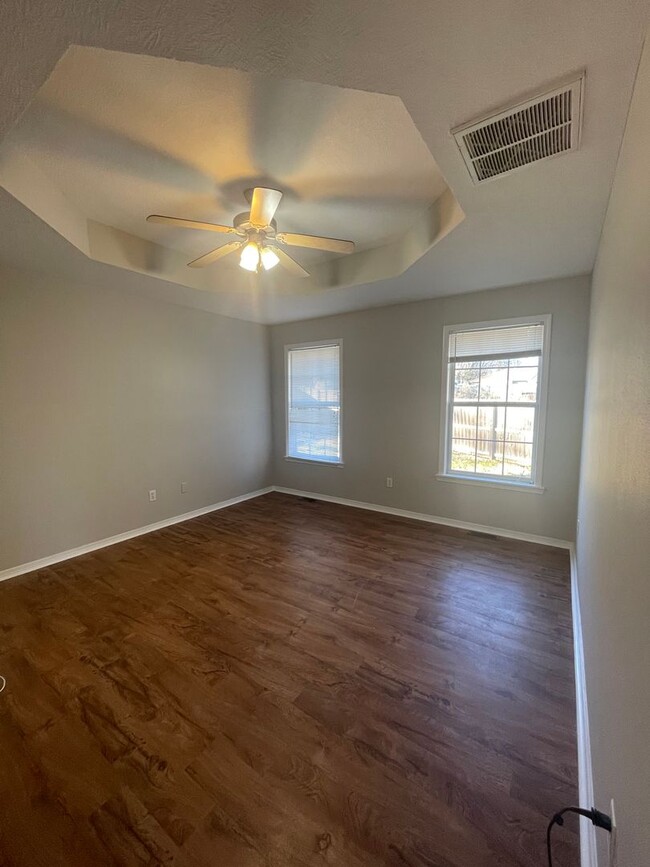 Building Photo - Beautiful 3 bed 2 bath!!! South side of Sp...