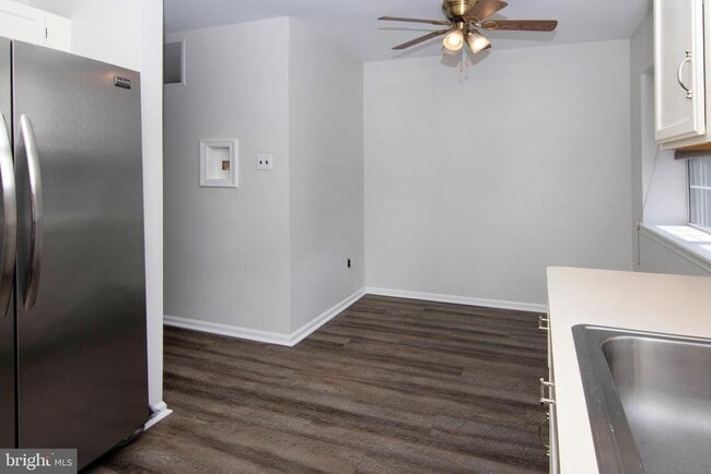 Building Photo - 1010 Hillsboro Ct