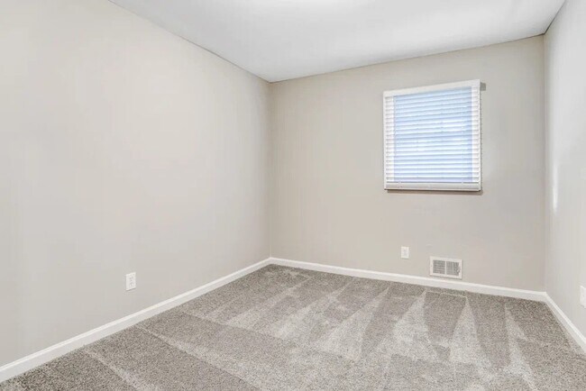 Building Photo - 10017 Edgebrook Ln