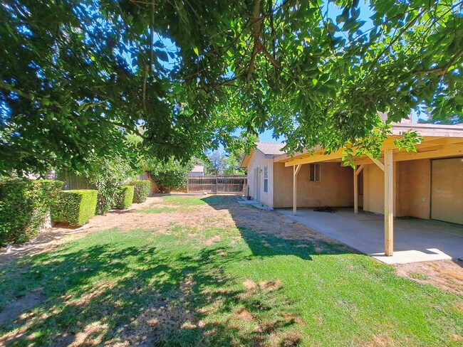 Building Photo - Single Level 3 Bedroom Home Ready to Move in!