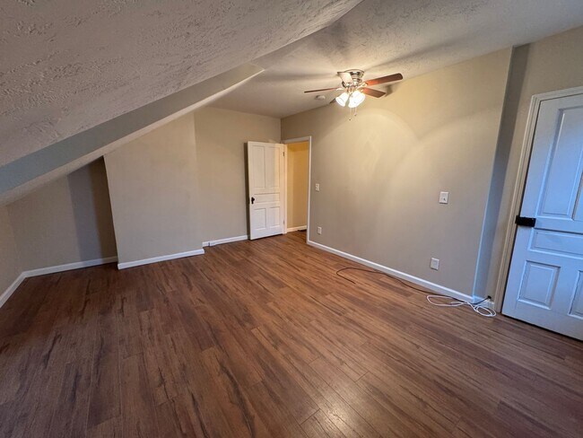 Building Photo - Beautifully Renovated 3BR Row Home in Deutschtown – Spacious, Modern & Incredible Location