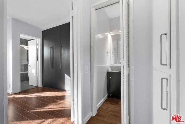 Building Photo - 612 Huntley Dr