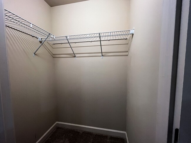 Building Photo - Cozy 3 bedroom, 2 1/2 bathroom townhome in...