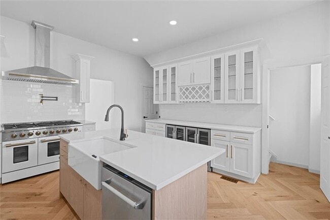 Building Photo - 295 38th St